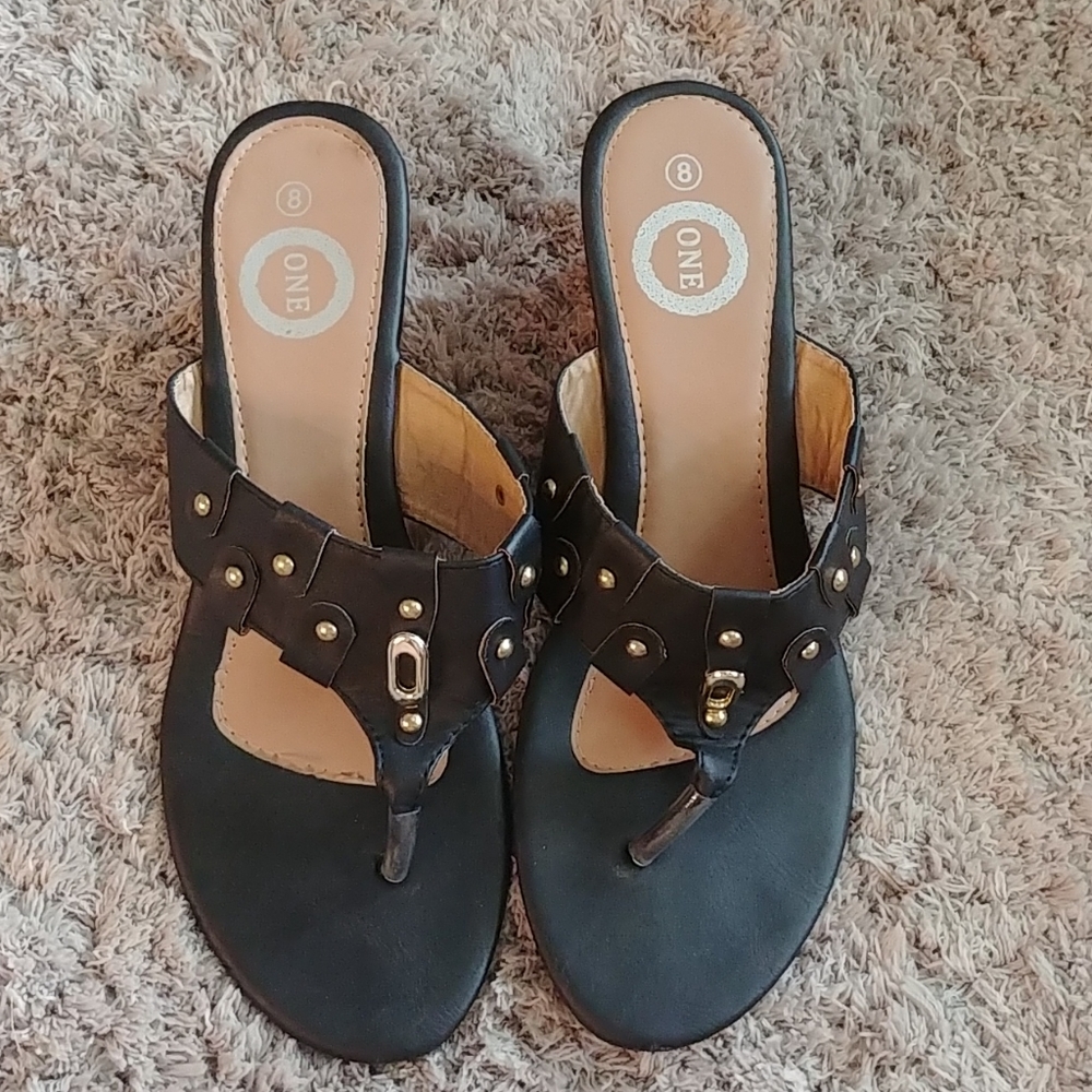 Black and gold cork wedge